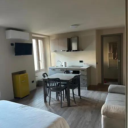 Di Emanuele Apartamento Como