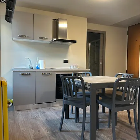 Di Emanuele كومو